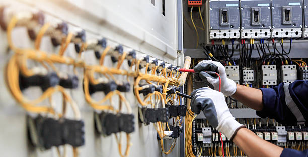 Professional Electrician technician working in Centre, AL